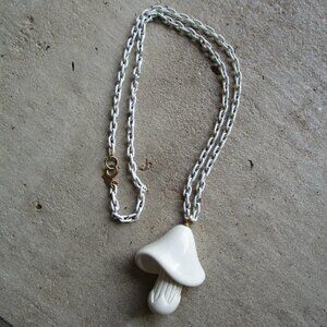 Vintage Crown Trifari RARE Retro White Mushroom White Enamel Necklace
